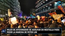 Miles de aficionados se agolpan en Mestalla para pedir la marcha de Peter Lim