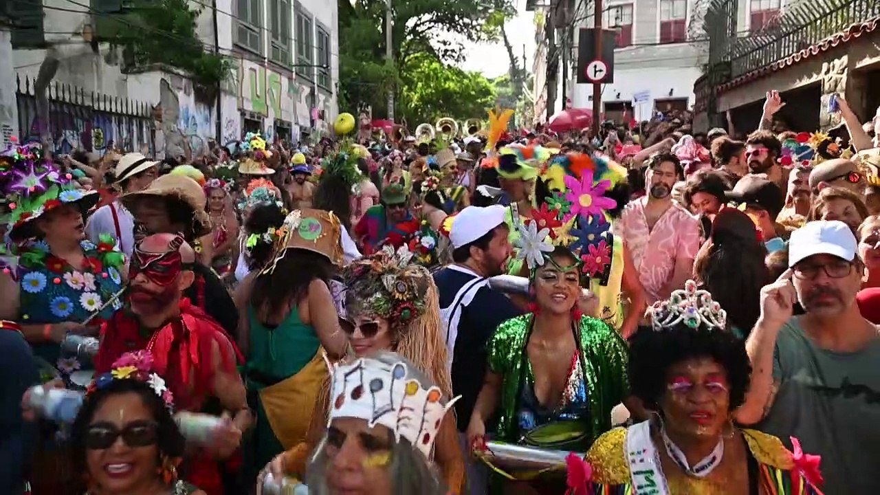 Clima de carnaval toma conta do Rio de Janeiro