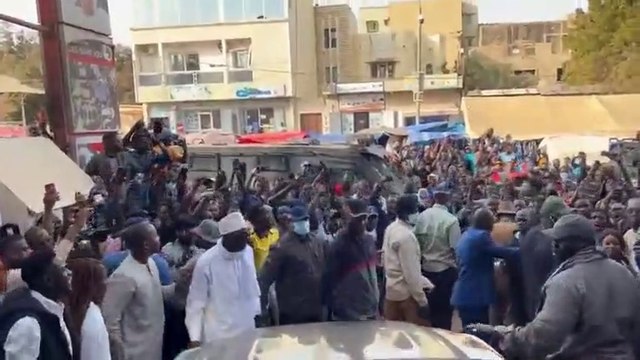 REGARDEZ: Ousmane Sonko a t-il échappé à une tentative d'arrestation de la police ?