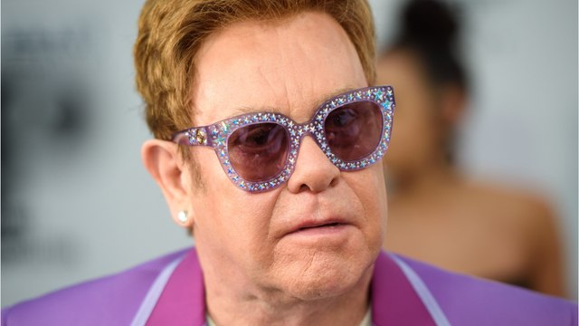 GALA VIDÉO - Tout augmente ! Elton John : le prix de ses concerts privés flambe