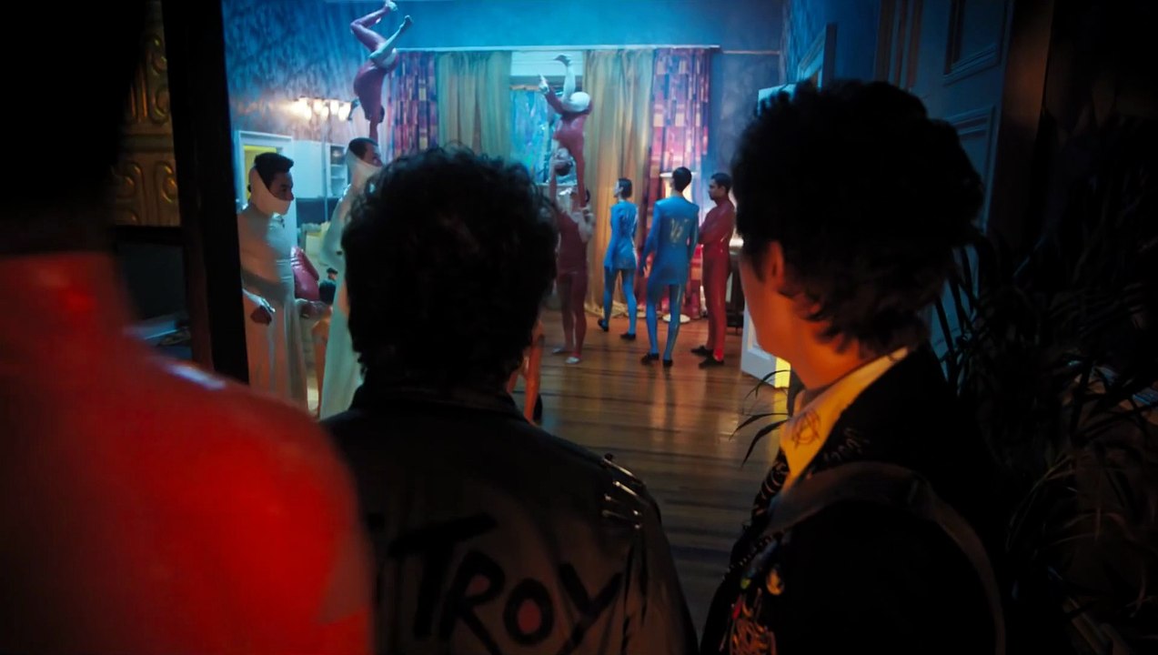 HOW TO TALK TO GIRLS AT PARTIES - Bande annonce