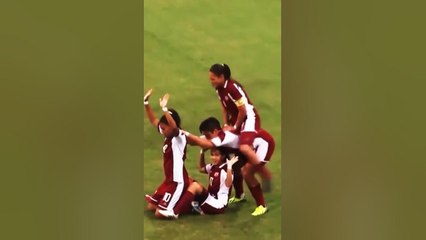 Les célébrations de buts les plus folles du football féminin  -3- #shorts