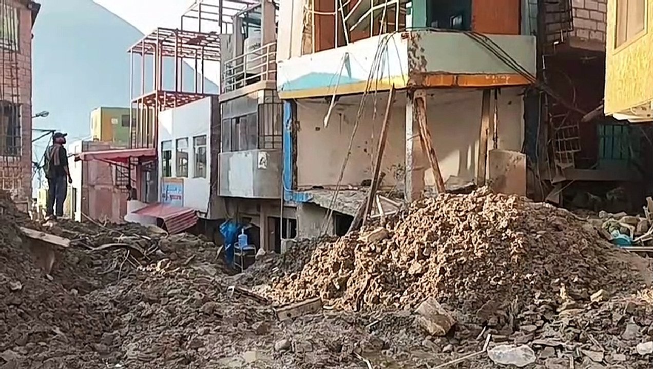Aumentan a 18 los fallecidos por deslaves en Perú