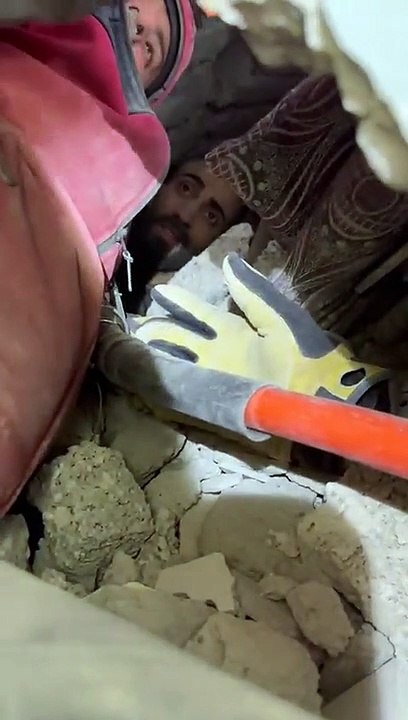 Kahramanmaraş’ta 26 yaşındaki Muhammed Habib 140 saat sonra enkazdan sağ olarak çıkarıldı