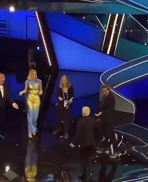 Lite dietro le quinte di Sanremo tra Chiara Ferragni e Fedez dopo il bacio con Rosa Chemical