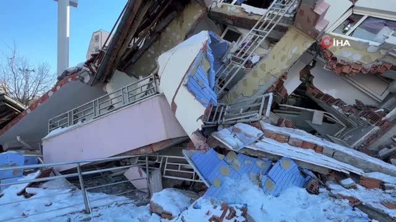 Enkazdan kendi çabaları ile çıkan vatandaş korku dolu anları anlattı: Karanlıkta gözümü açtım