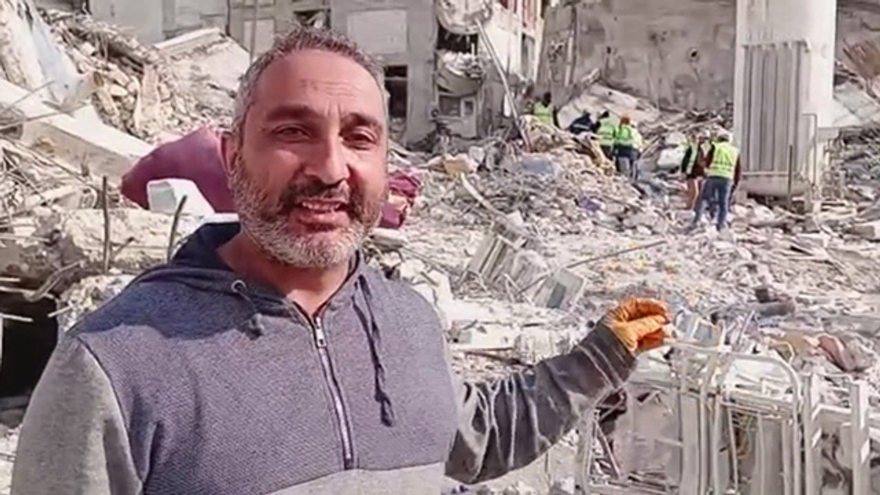 Hatay’da hemşire eşi enkaz altında kalan depremzedenin tepkisi: Dirimize sahip çıkmadınız, ölümüze sahip çıkın