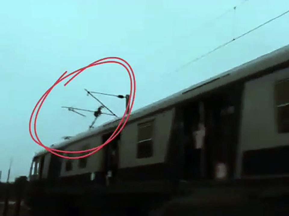 रेल्वे की करंट से एक लडके की मौत