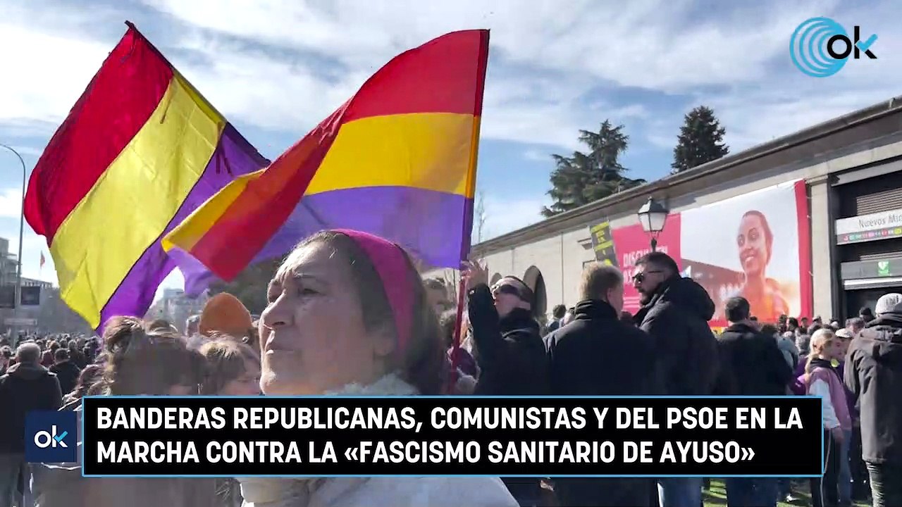 Banderas republicanas, comunistas y del PSOE en la marcha contra la «fascismo sanitario de Ayuso»
