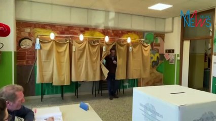 Tải video: Regionali Lombardia, Attilio Fontana vota a Varese