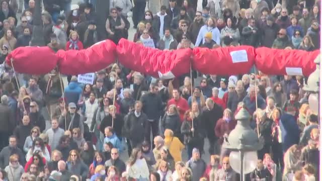 Cientos de miles de persona piden a Ayuso que no desmantele la sanidad pública