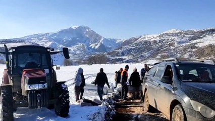 Pazarcık'ın köylerine jandarma helikopterle çadır fırlattı