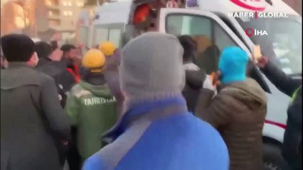 Kahramanmaraş'ta 2 yaşındaki Yavuz, 159 saat sonra gülerek enkaz altından çıktı