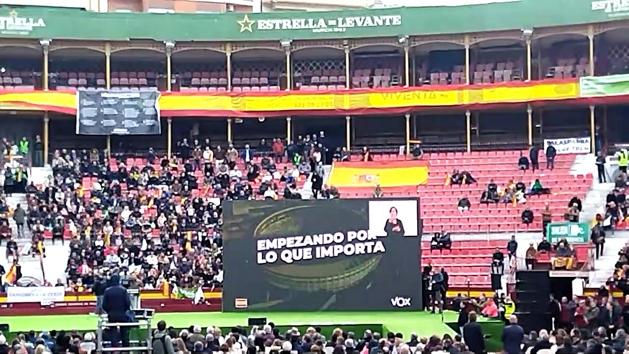 Estado que presentaba el graderío de la plaza de toros de Murcia, este domingo, en el mitin de Santiago Abascal.