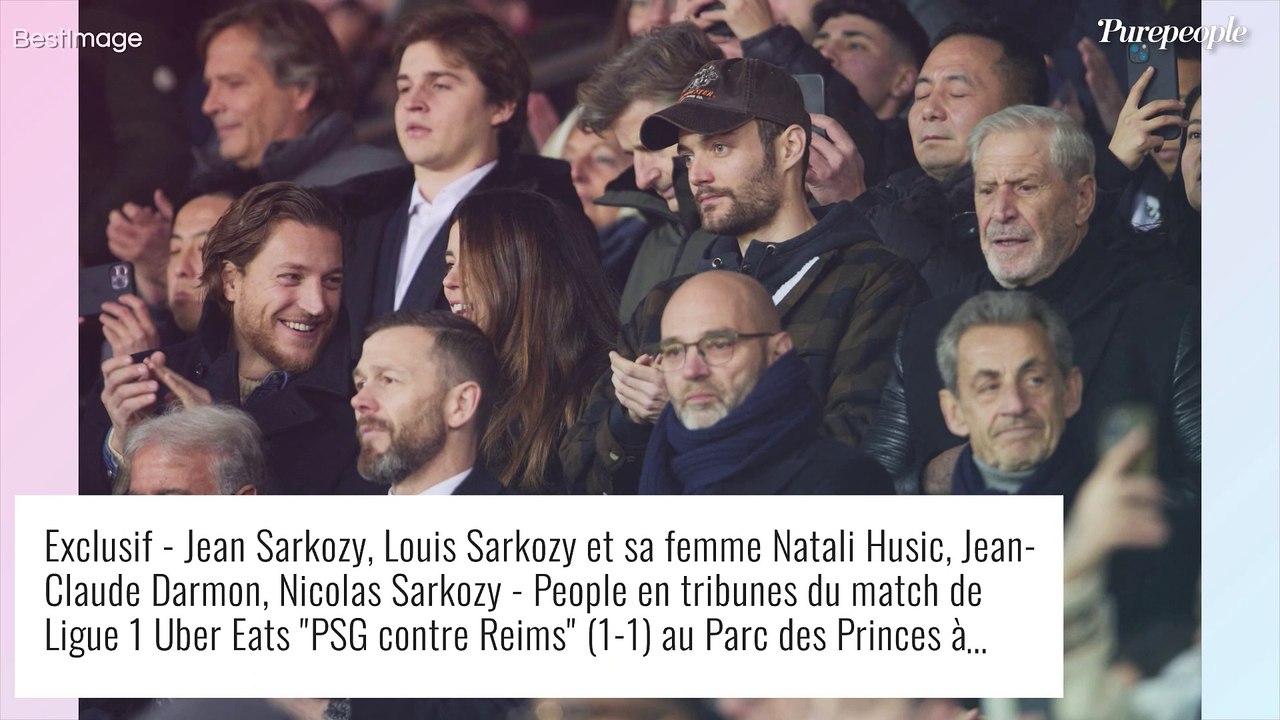 Louis Sarkozy et sa femme Natali se bécotent, sortie en famille avec Nicolas et Jean Sarkozy