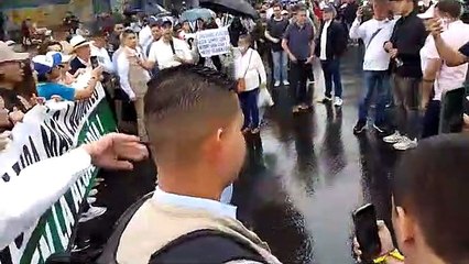 Marcha en contra del alcalde Quintero encabezada por Uribe-1