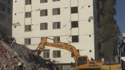 الزلزال.. ذعر من العودة للمباني القائمة خوفاً من انهيارها في أي لحظة