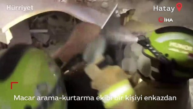 Macar arama-kurtarma ekibi bir kişiyi enkazdan sağ çıkardı