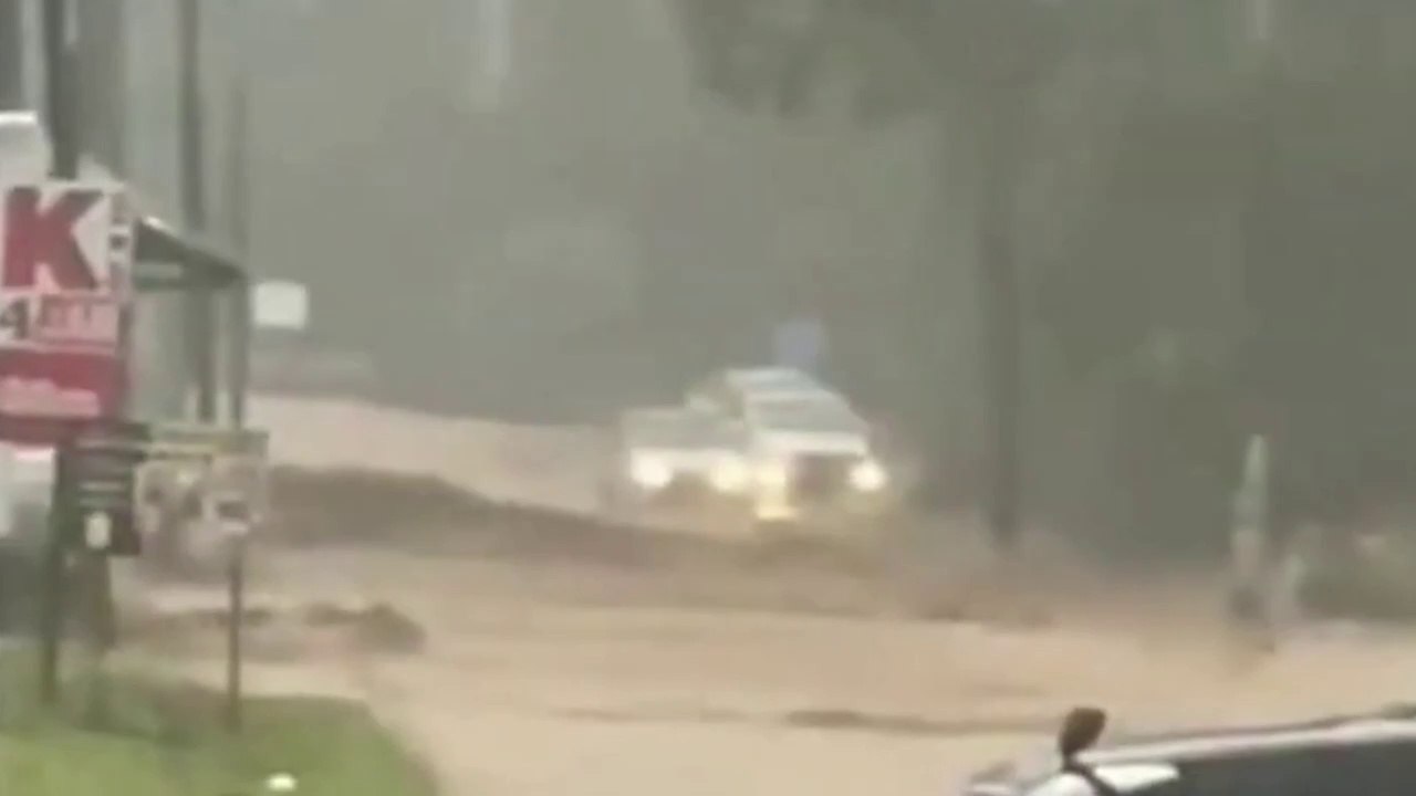 Malaysia flooding strikes Pahang! Bukit Tinggi streets become river after heavy rain