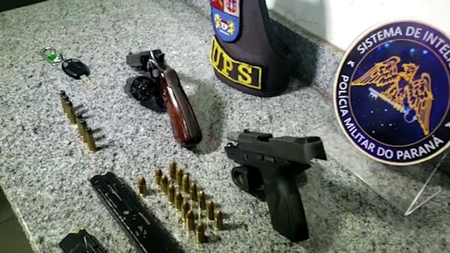 Quatro são detidos pela PM com armas e munições
