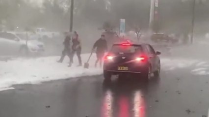 Greece closes all stations! Hailstorm the size of a stone fell on the capital!