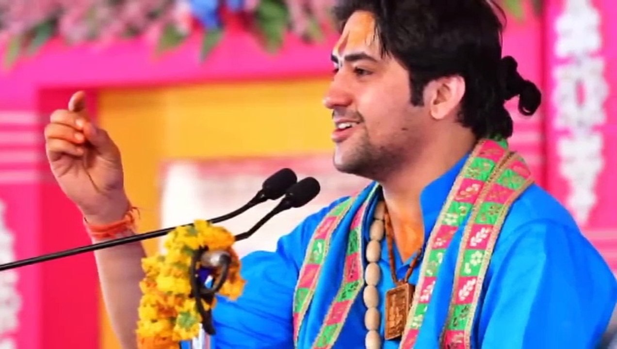 चुपके से 7 कौड़ी यहाँ दबा देना पैसा गिनते गिनते थक जाओगे__ Bageshwar Dham Sarkar