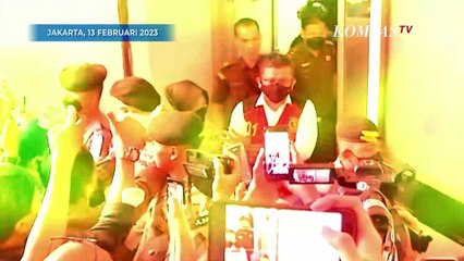 Ferdy Sambo Diacungkan Jempol Pengunjung Saat Menuju Ruang Sidang