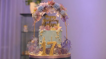 Gorgeous!!! Cake Sweet Seventeen Dengan Bunga Artificial yang Super Cantik