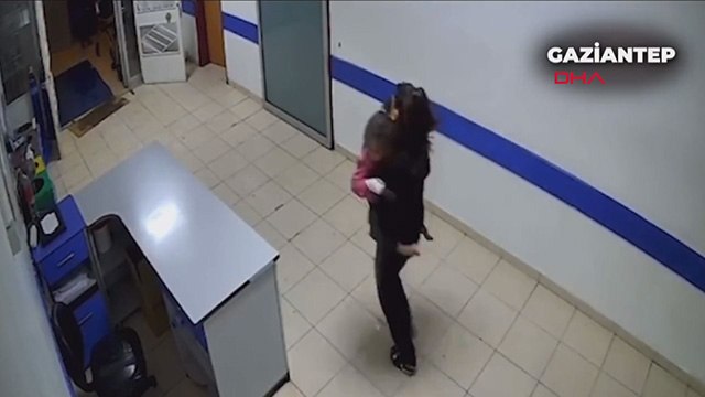 Gaziantep'te hemşirenin deprem anında çocukları kurtarma çabası kameraya yansıdı