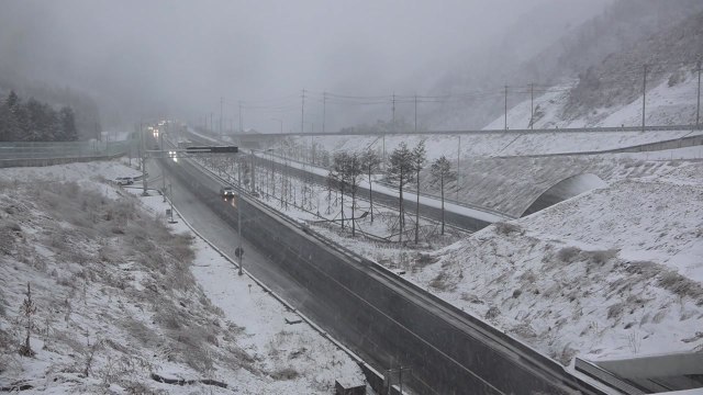 [날씨] 내일 날씨 추워져요...강원 산간 20cm 폭설 / YTN