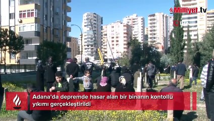 Adana’da depremde hasar alan bir binanın kontollü yıkımı gerçekleştirildi