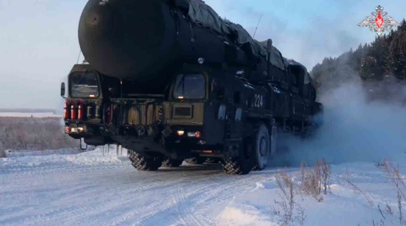 Rússia move suas equipes de lançadores de mísseis balísticos  Yars