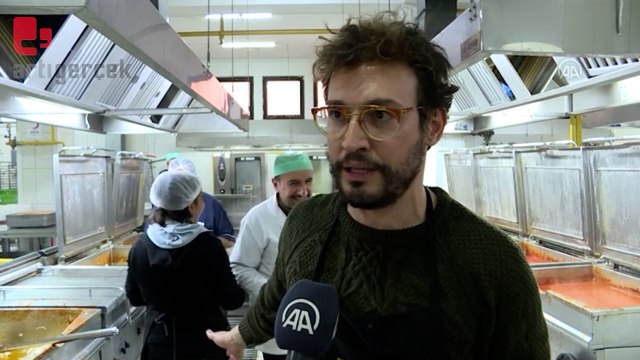 İtalyan şef Danilo Zanna deprem bölgesi için mutfağa girdi