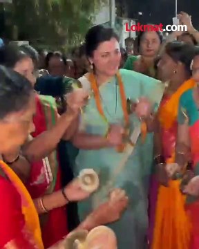 गजानन महाराजांच्या पालखी सोहळ्यात नवनीत राणांची फुगडी