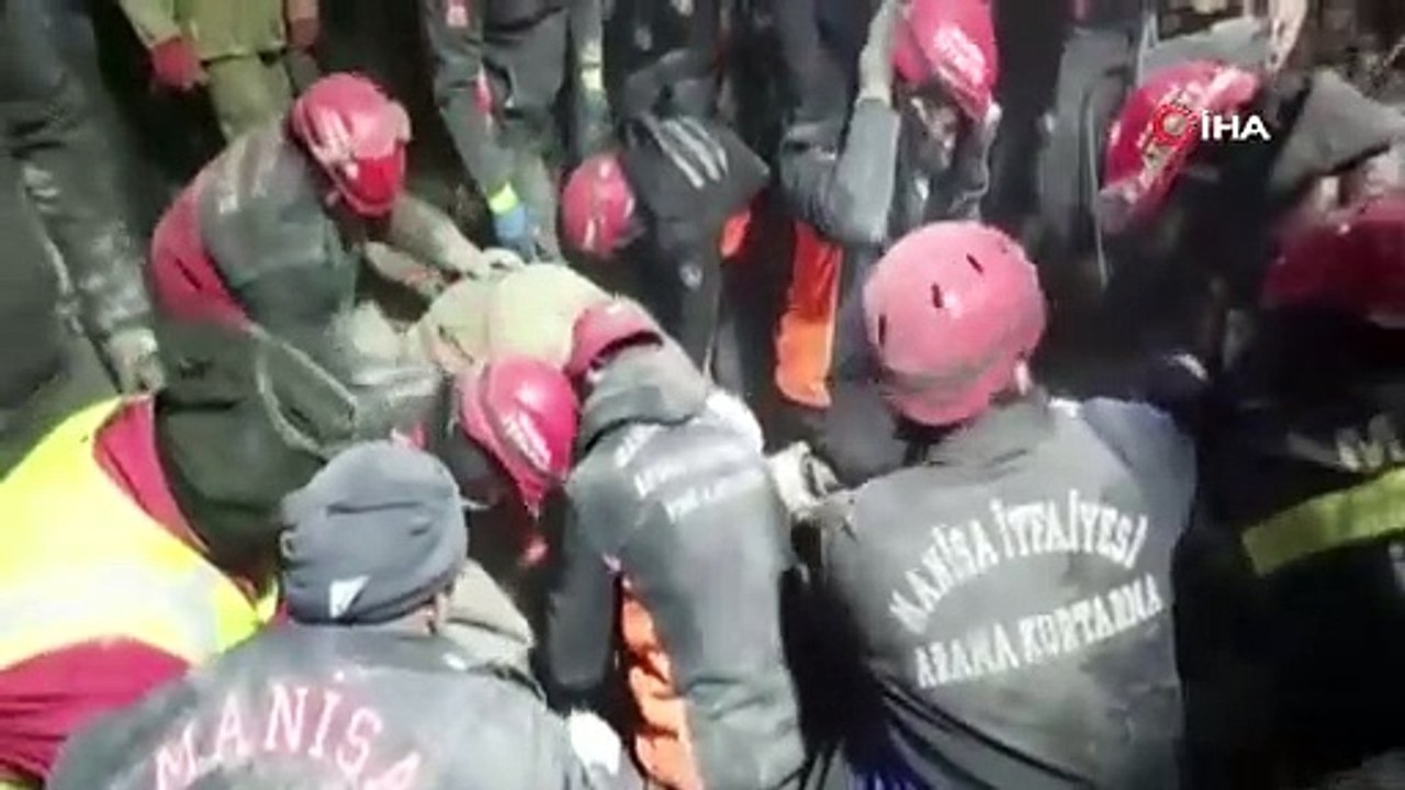 Manisa İtfaiyesi Depremin 166. Saatinde 60 Yaşındaki Vatandaşı Kurtardı!