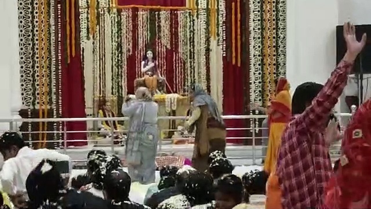 प्रेमभाया मंदिर में फागोत्सव की धूम, भक्तों ने खेली फूलों की होली