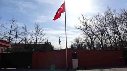 Pekin'de yaşayan vatandaşlar büyükelçilikte taziye defterini imzaladı