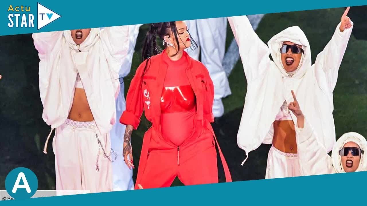 Rihanna enceinte : elle dévoile sa grossesse en plein Super Bowl !