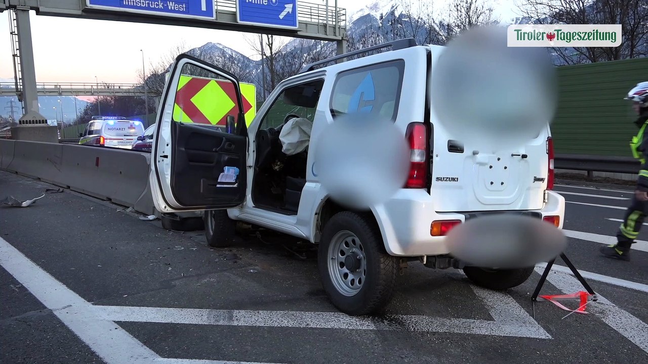 24-jähriger Lenker prallte auf A12 bei Innsbruck frontal gegen Fahrbahnteiler