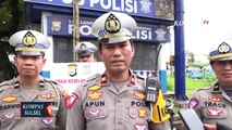 Terjaring Razia, Pengendara Hancurkan Knalpot Motornya