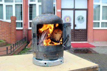 Sinop'ta meslek lisesi, depremzedeler için boş tüplerden soba üretiyor