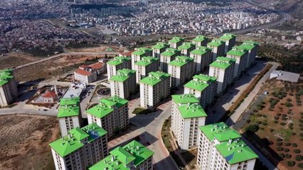 Depremden dimdik çıkan TOKİ konutlarının sahipleri yaşadıklarını anlattı