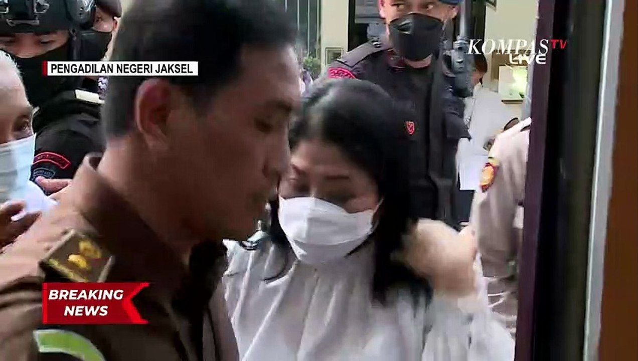 Jalani Vonis, Putri Candrawathi Pakai Baju Putih Sama dengan Ferdy Sambo