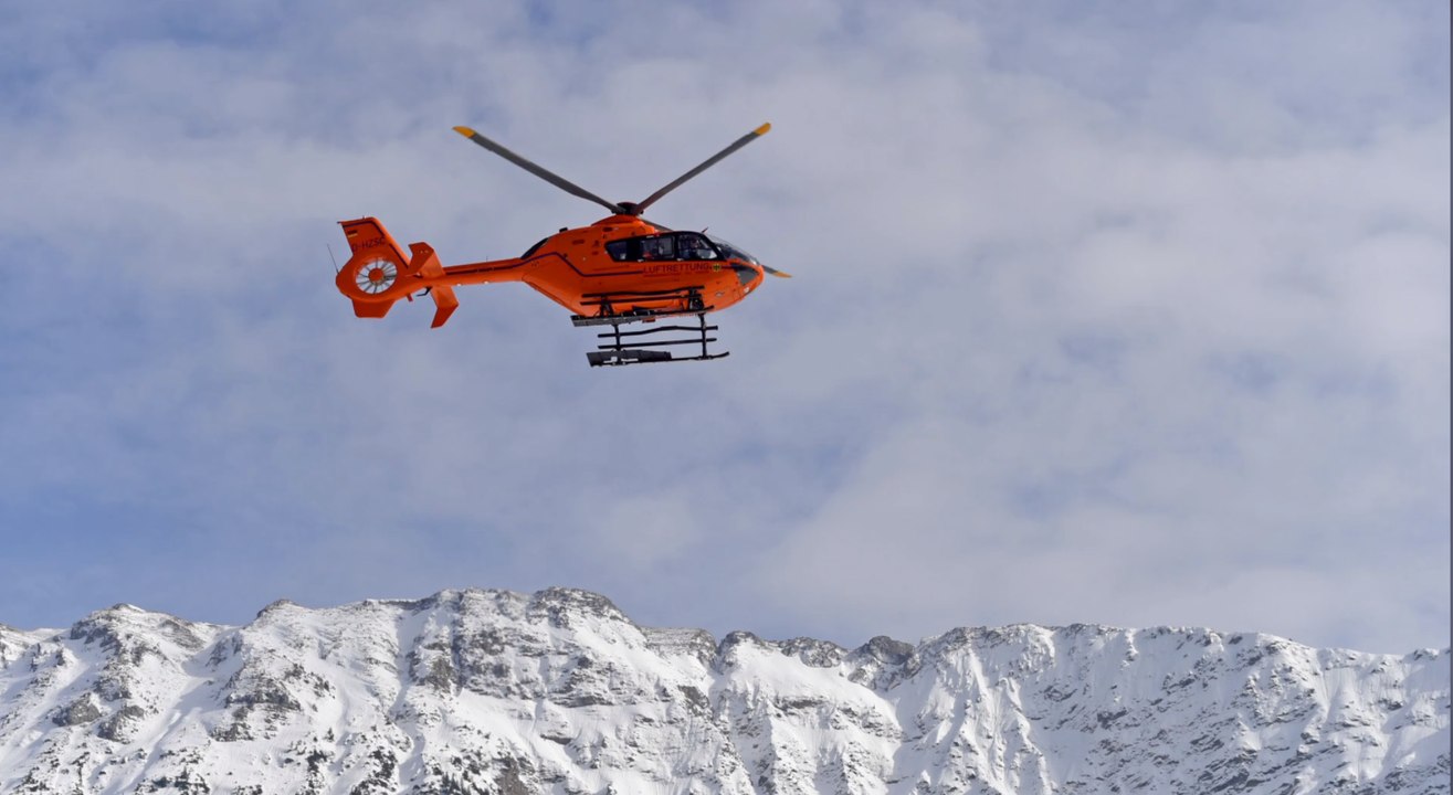 Alpen: Mann überlebt 80 Meter Sturz