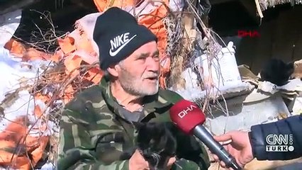 Depremde eşini kaybetti, 4 kedisini kurtardı