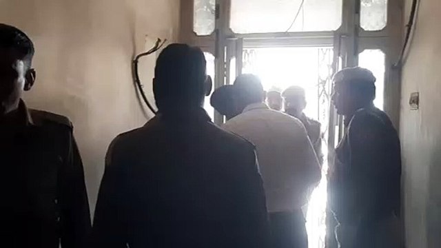 video: बैंक में पिस्टल तान कर लूटा कैश, लुटेरा फरार