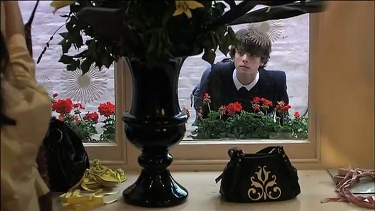 Dummy movie 2009 Official Trailer video Dailymotion