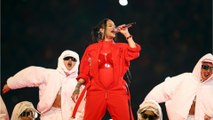 VOICI - Super Bowl 2023 : Surprise ! Rihanna annonce sa nouvelle grossesse sur scène, les internautes sont conquis (1)