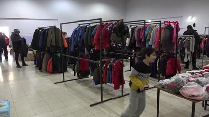 Edremit'te depremzedelerin ihtiyaçlarını ücretsiz karşılayabilecekleri "açık market" oluşturuldu