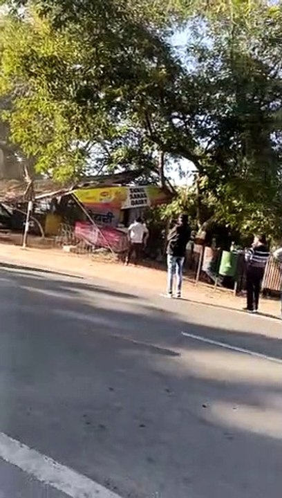 जेसीबी से अतिक्रमण को किया ध्वस्त, यहां की कार्रवाई...
